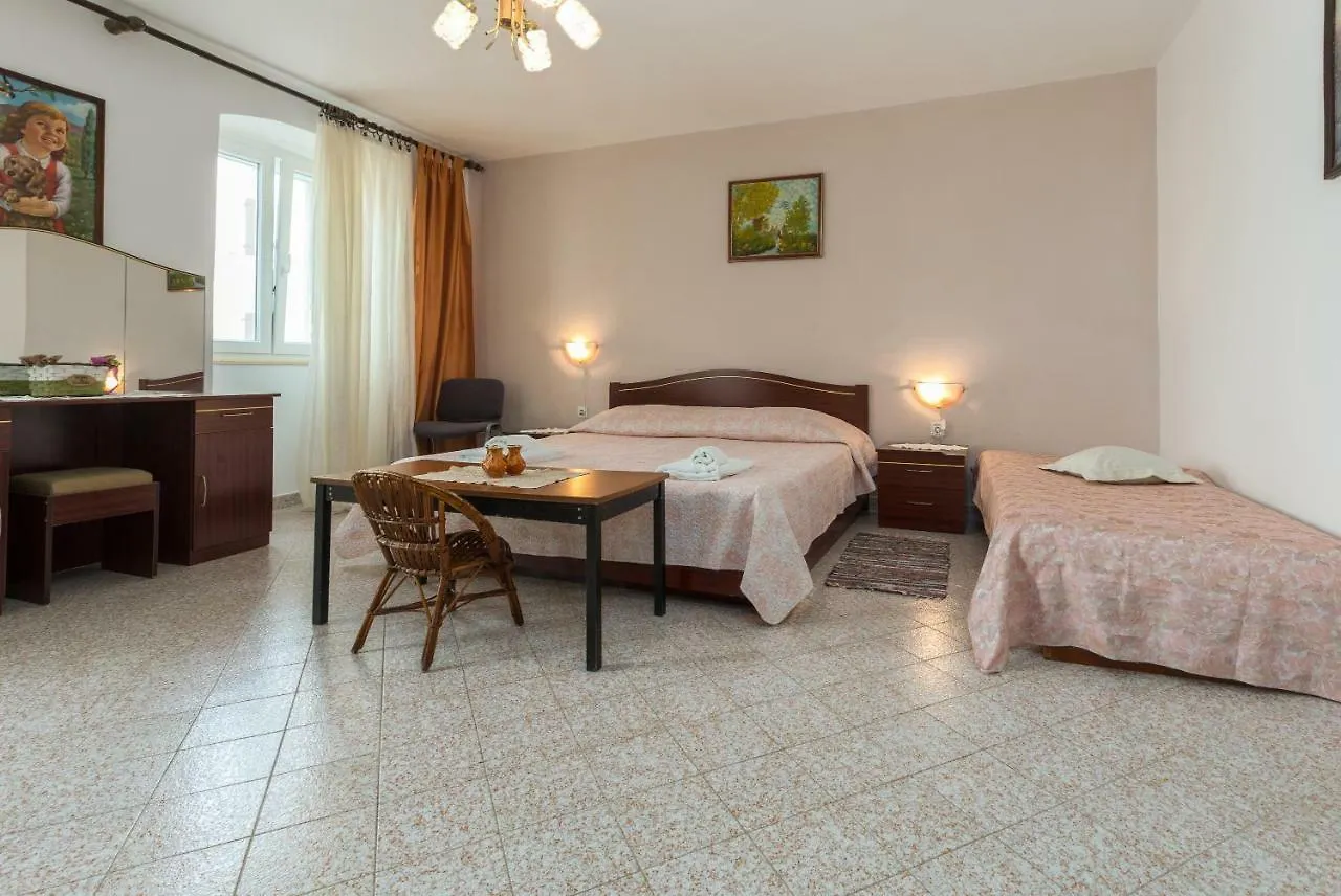 Apartment Macan Bale 0*,  Hırvatistan