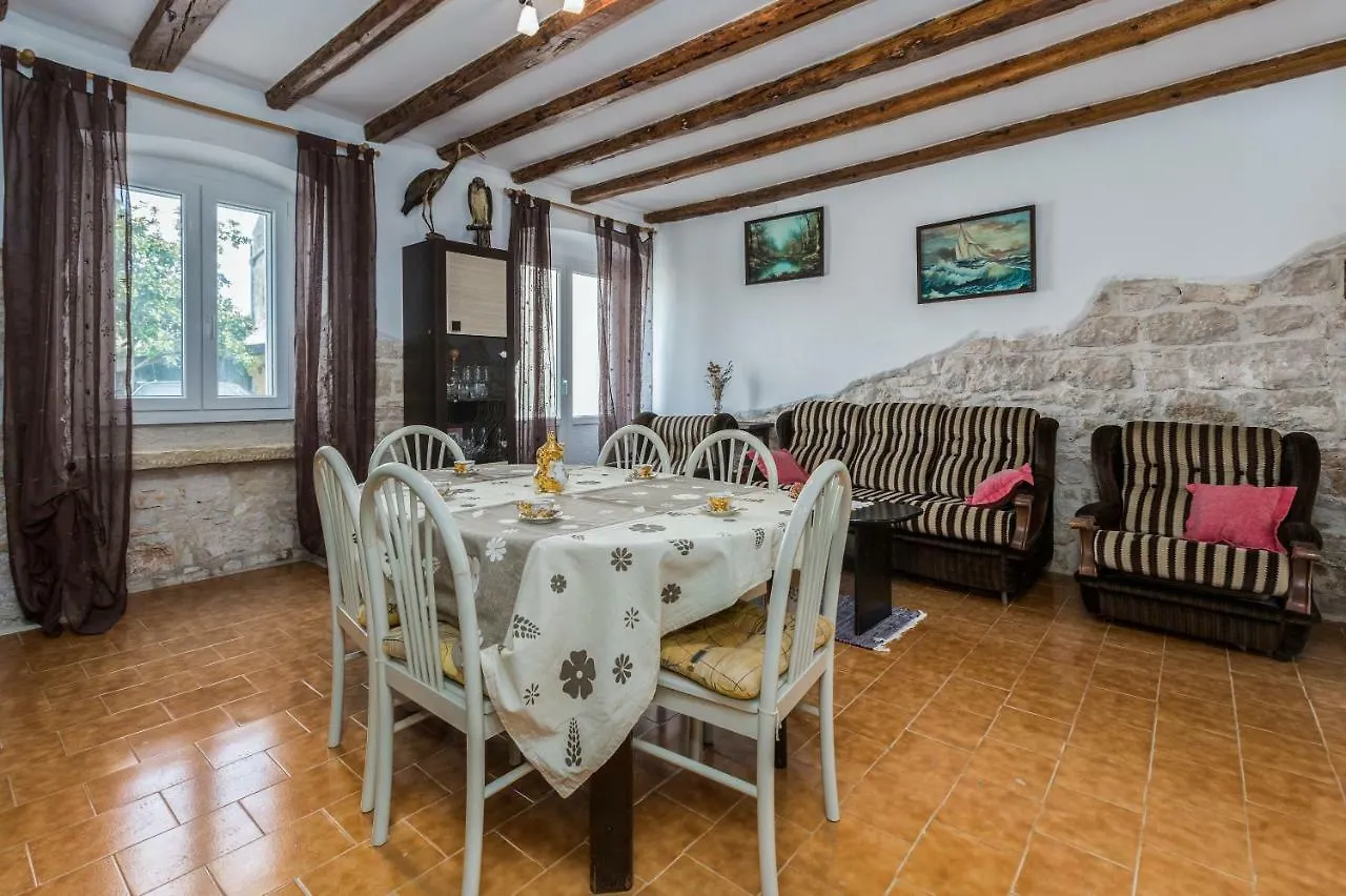 Apartment Macan Bale